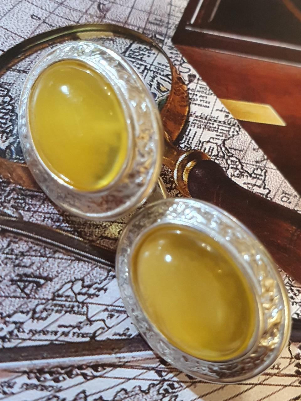 Bông tai Hổ phách - mặt vàng bơ, nhẫn bạc nguyên chất 925