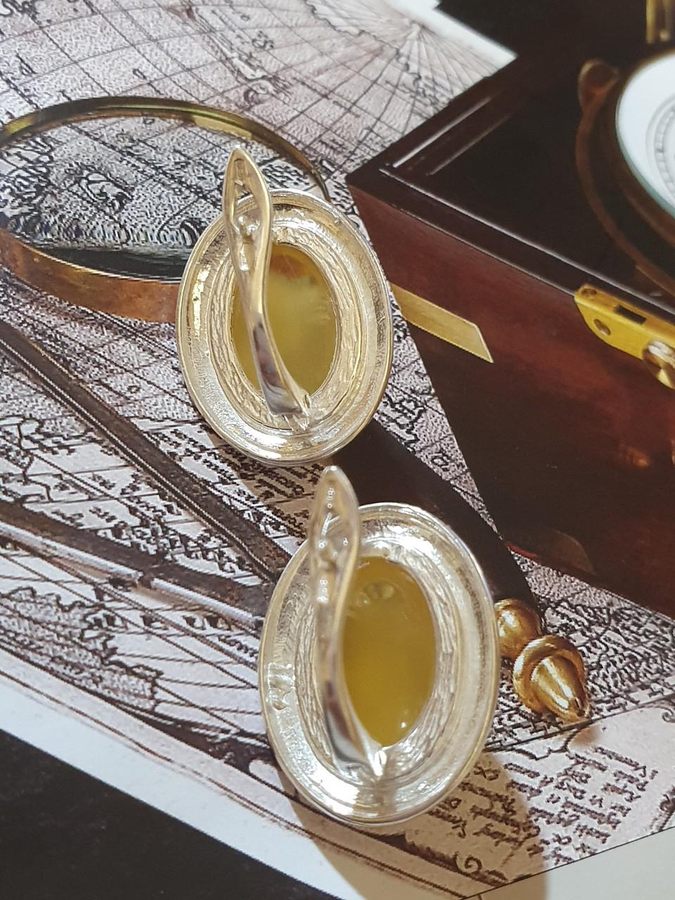 Bông tai Hổ phách - mặt vàng bơ, nhẫn bạc nguyên chất 925
