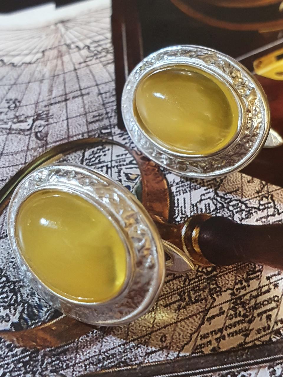 Bông tai Hổ phách - mặt vàng bơ, nhẫn bạc nguyên chất 925
