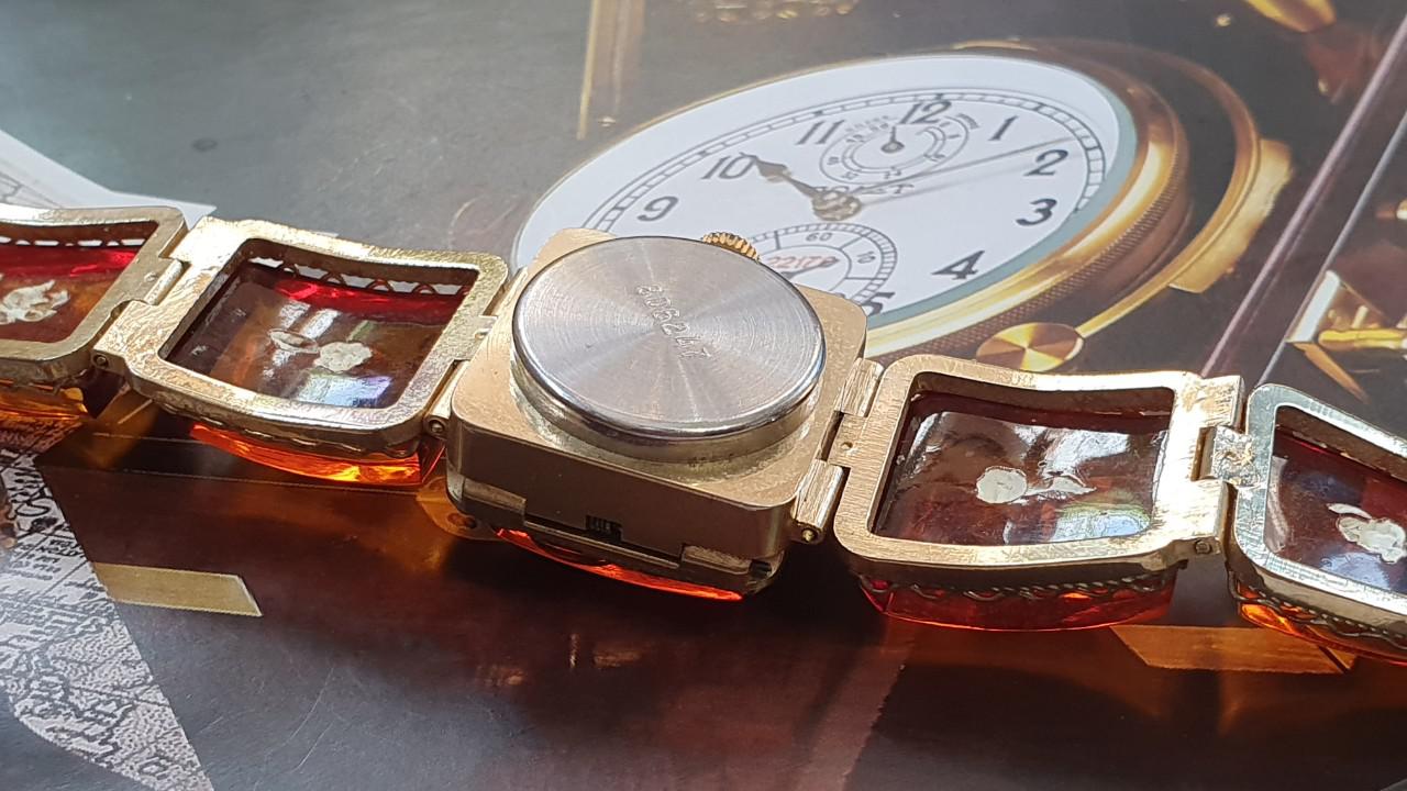 Đồng hồ Hổ phách - Siêu phẩm siêu độc từ nước Nga