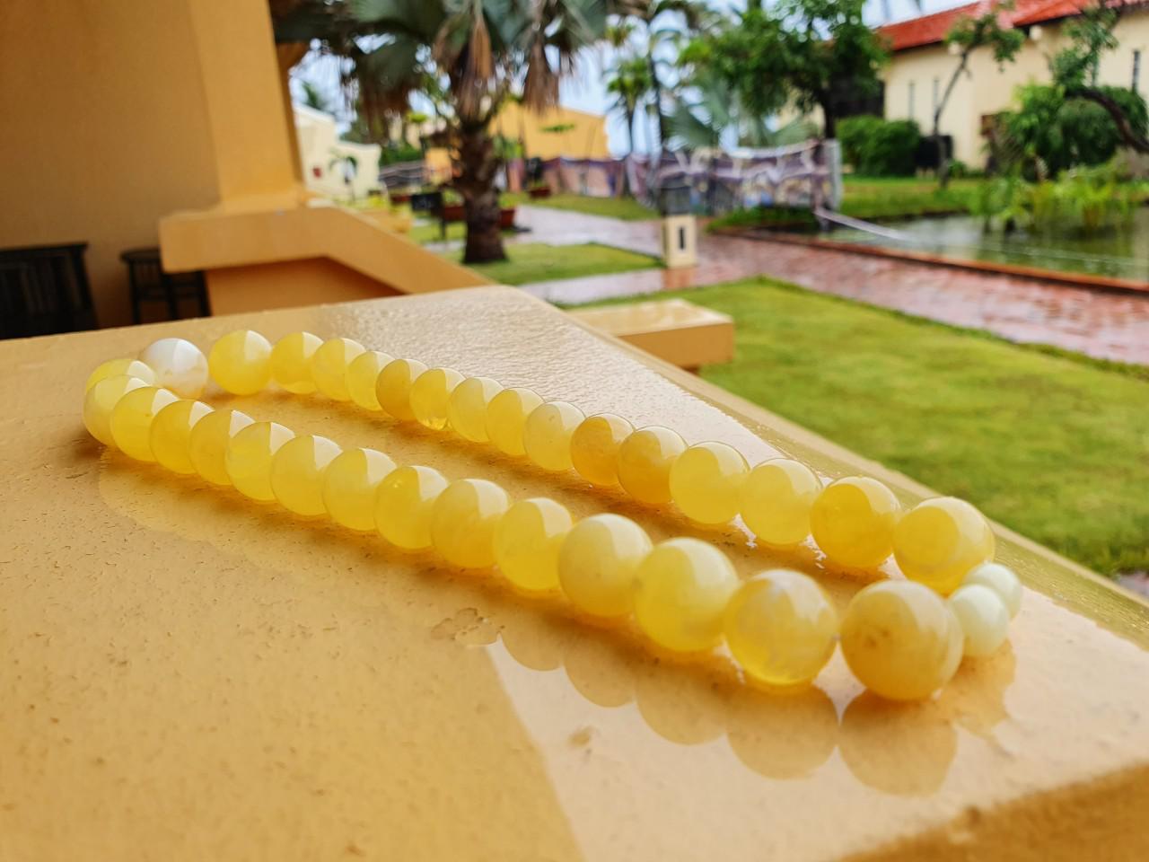 Vòng Hổ phách đeo cổ vàng bơ tự nhiên 100%