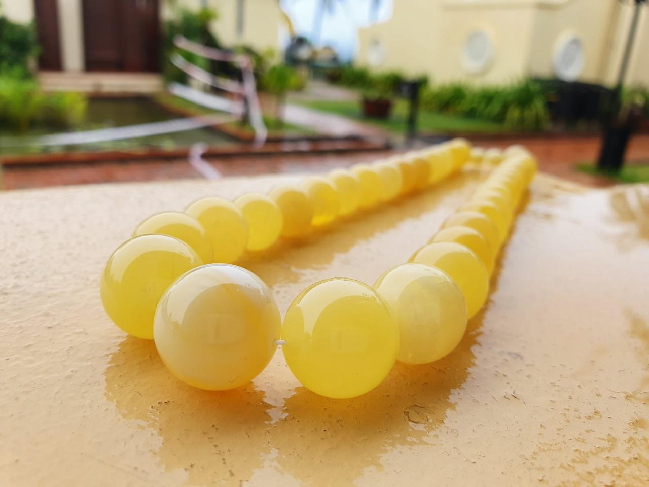 Vòng Hổ phách đeo cổ vàng bơ tự nhiên 100%