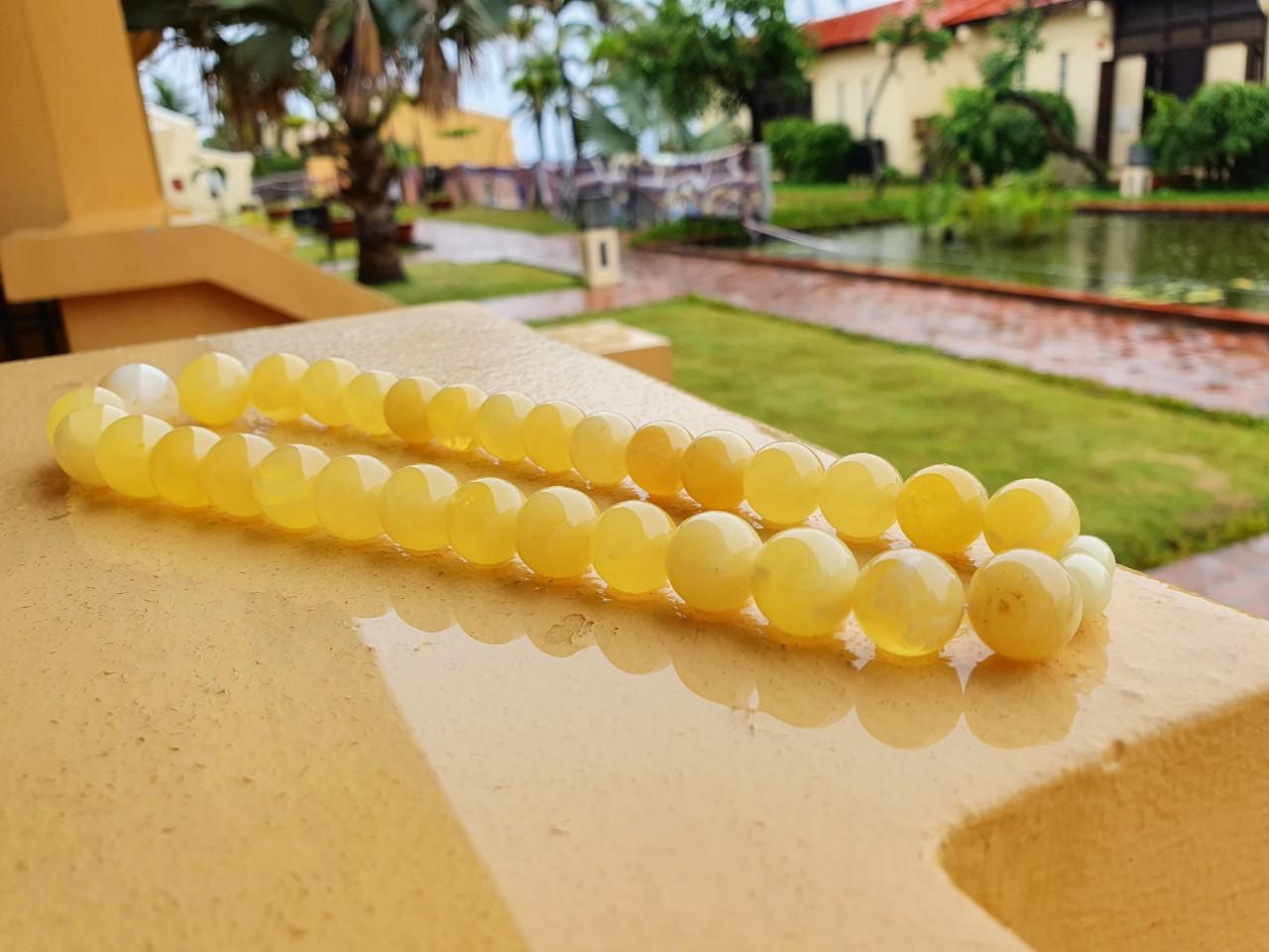 Vòng Hổ phách đeo cổ vàng bơ tự nhiên 100%