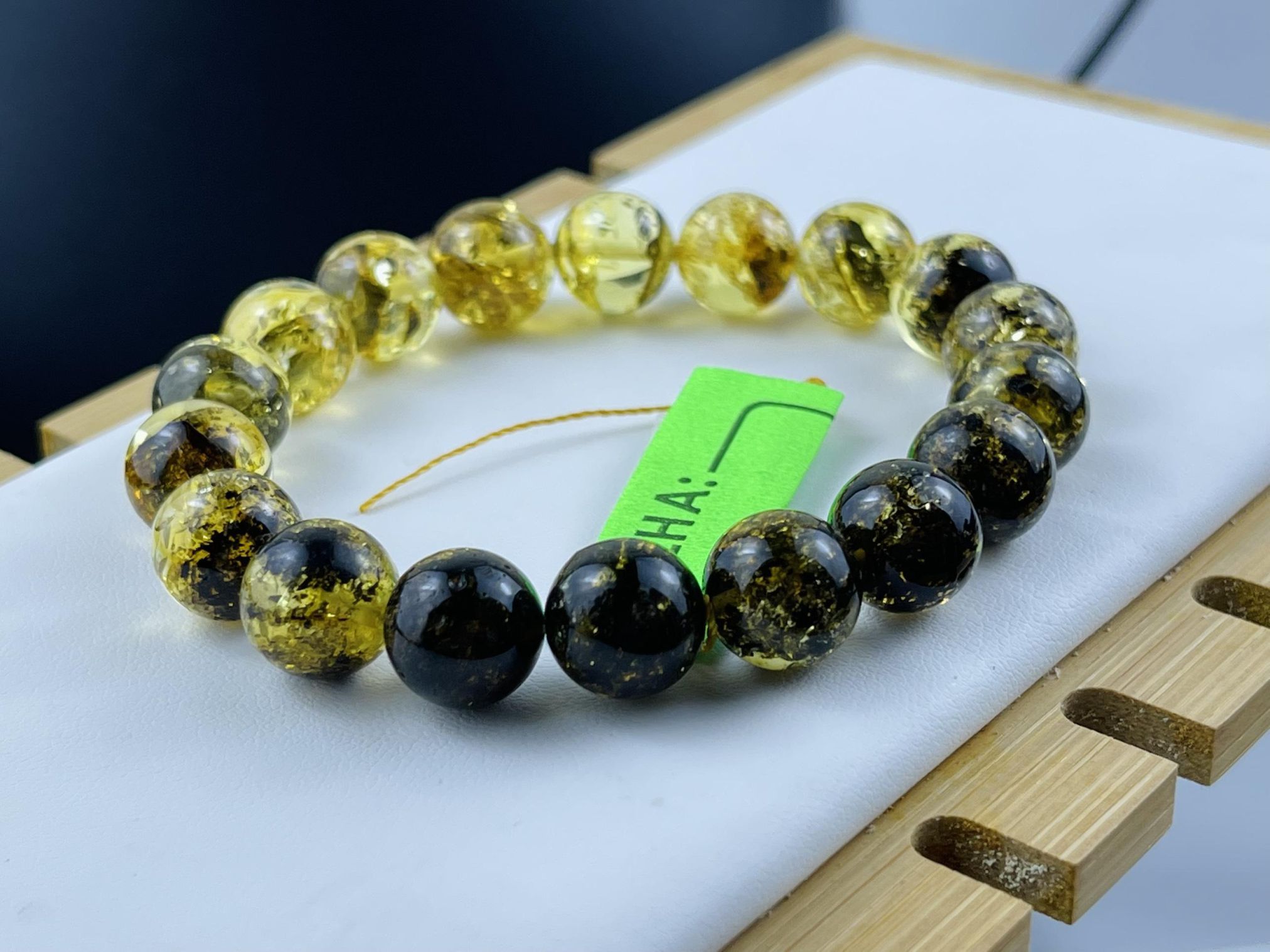 Vòng tay hổ phách VHP251121-05 12g 10,5 ly size 17,6 cm