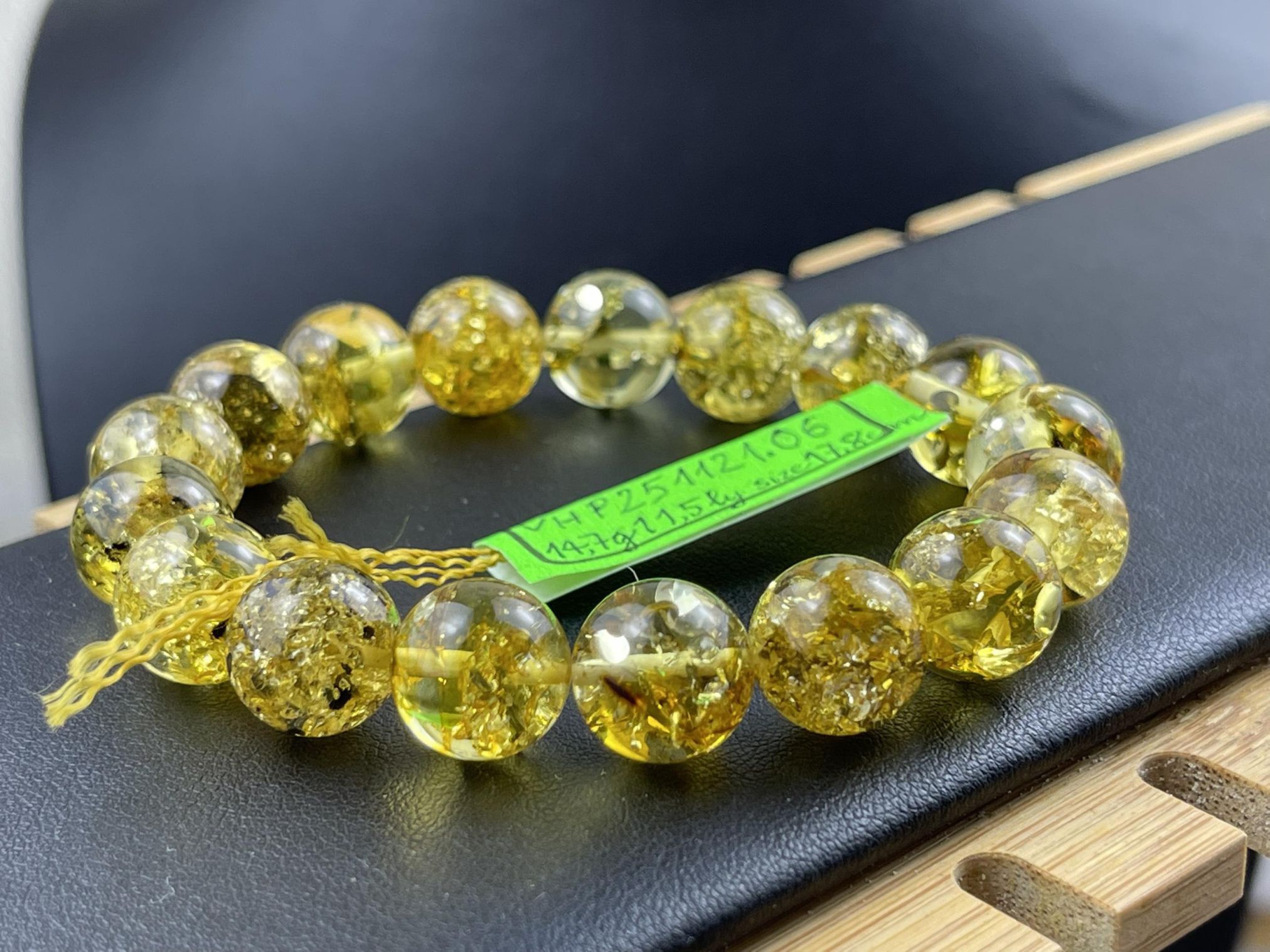 Vòng tay hổ phách VHP251121-06 14,7g 11,5 ly size 17,8 cm