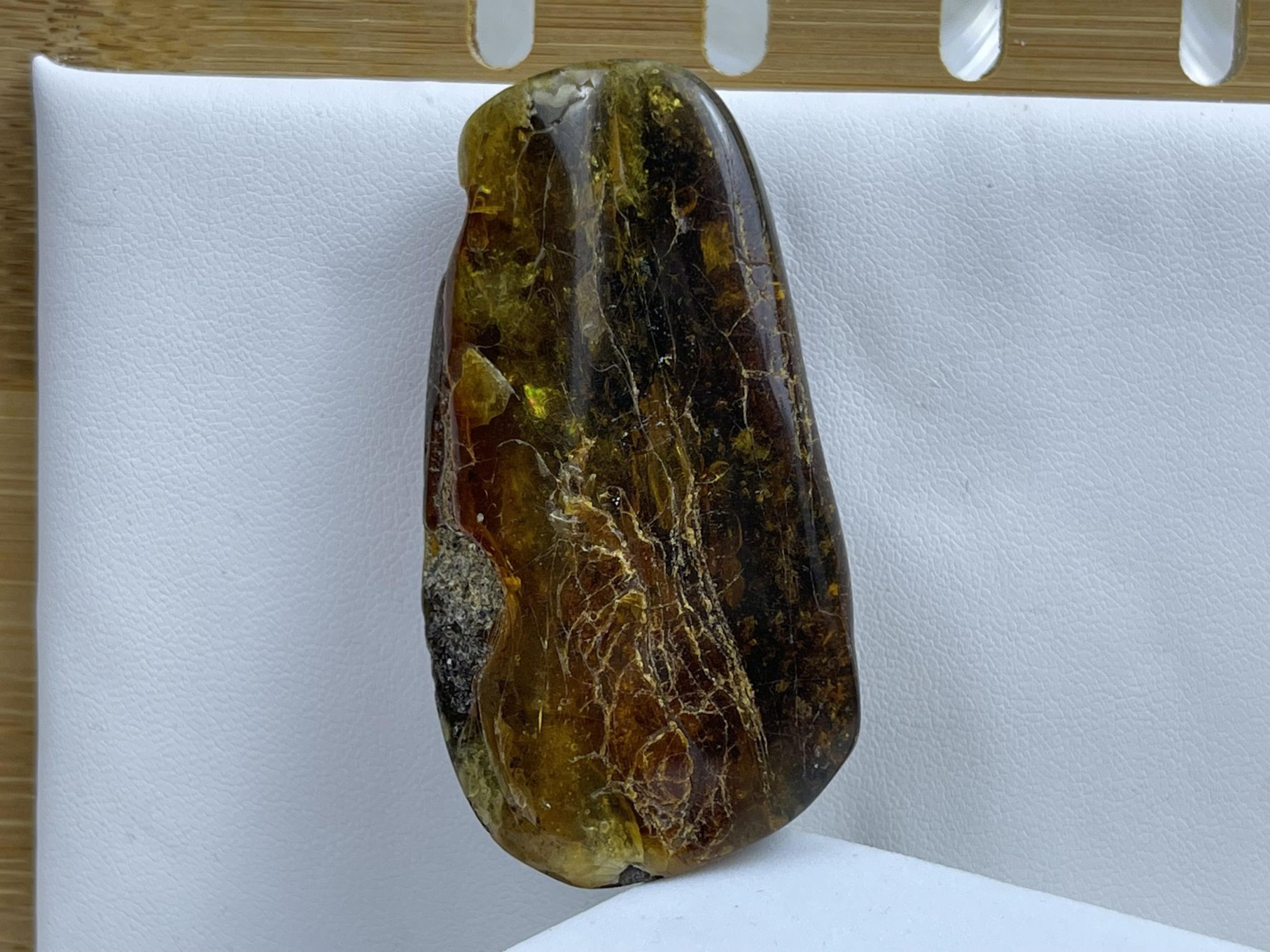 Mặt hổ phách thô MHPT251121-13 16,2g 57x31x16 mm