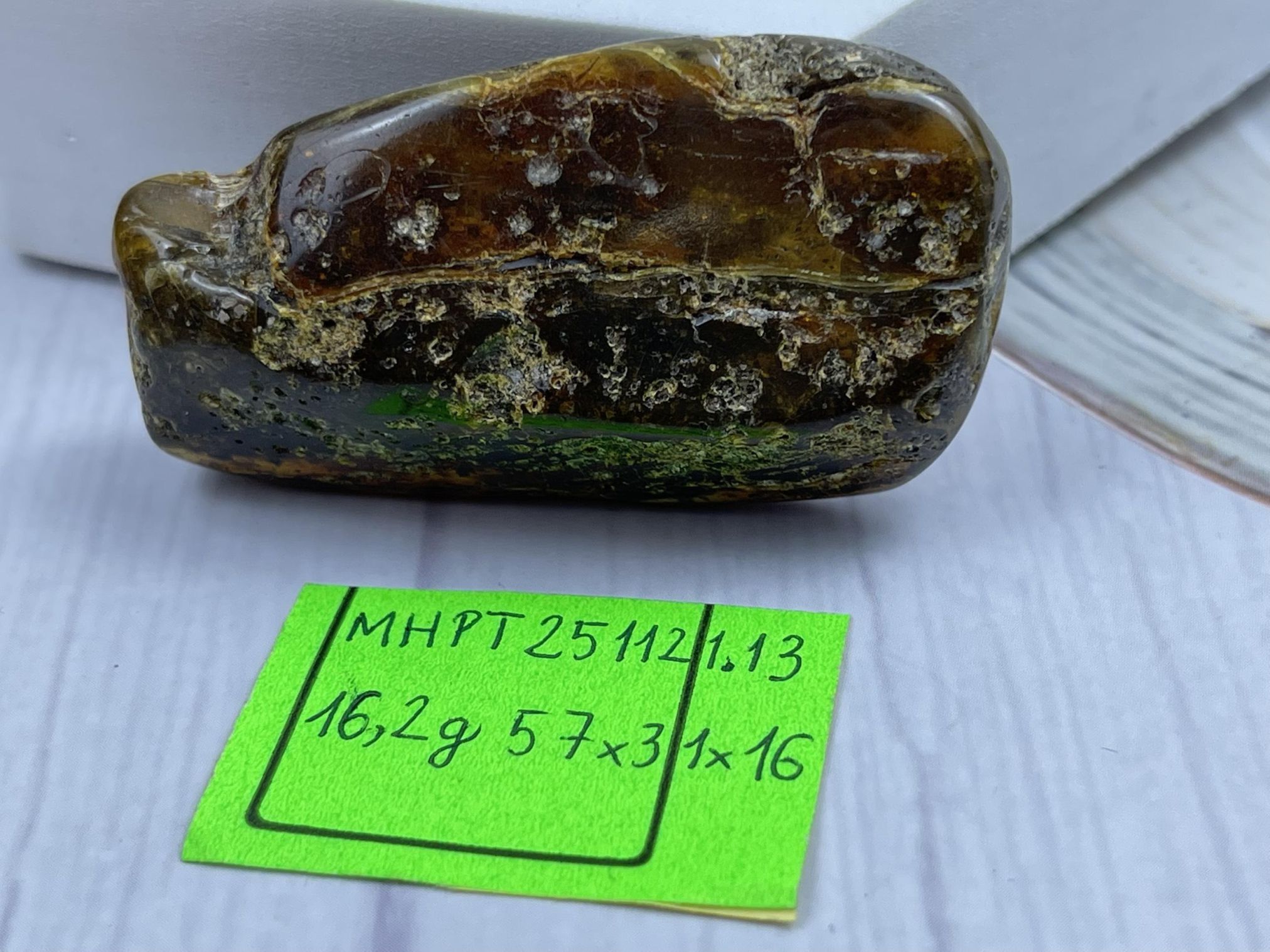Mặt hổ phách thô MHPT251121-13 16,2g 57x31x16 mm