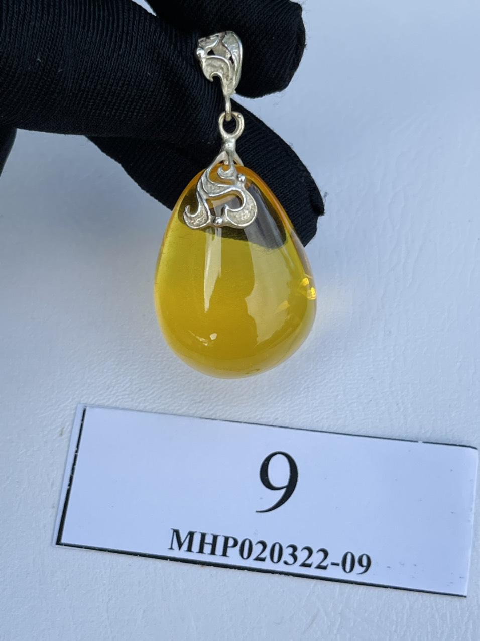 Mặt dây chuyền hổ phách MHP020322-09