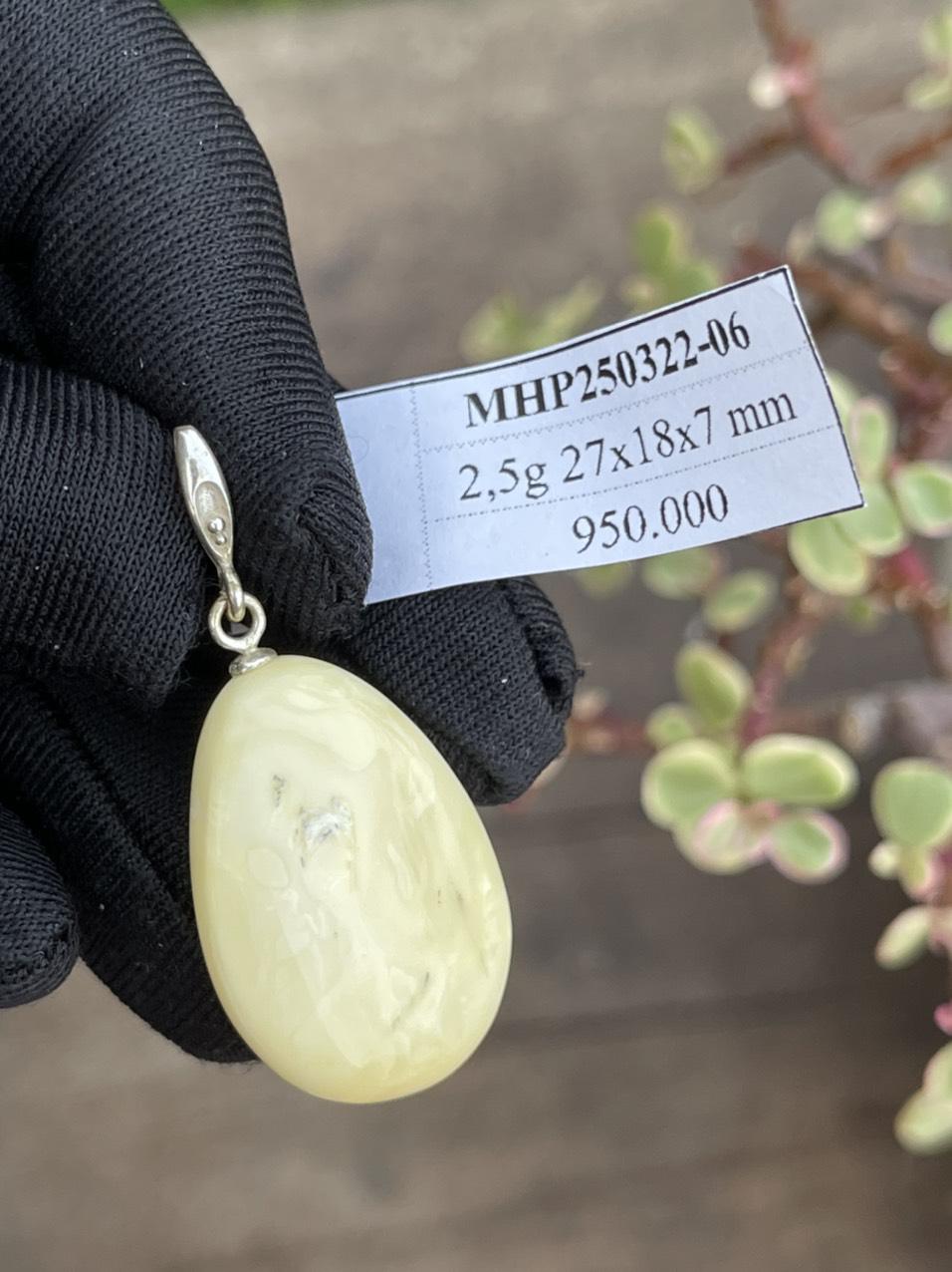 Mặt dây chuyền hổ phách MHP250322-06