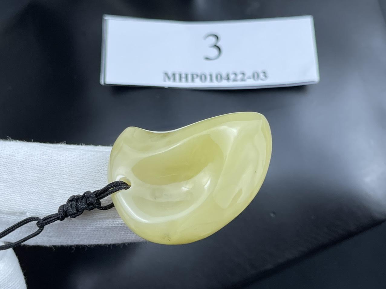 Mặt dây chuyền hổ phách MHP010422-03
