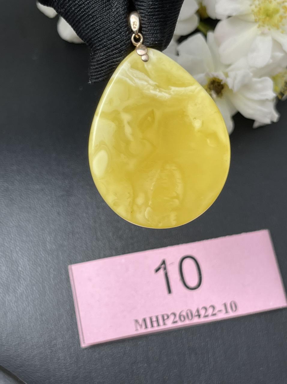 Mặt dây chuyền hổ phách MHP260422-10