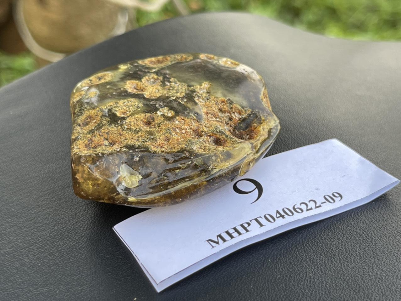 Mặt hổ phách thô MHPT040622-09