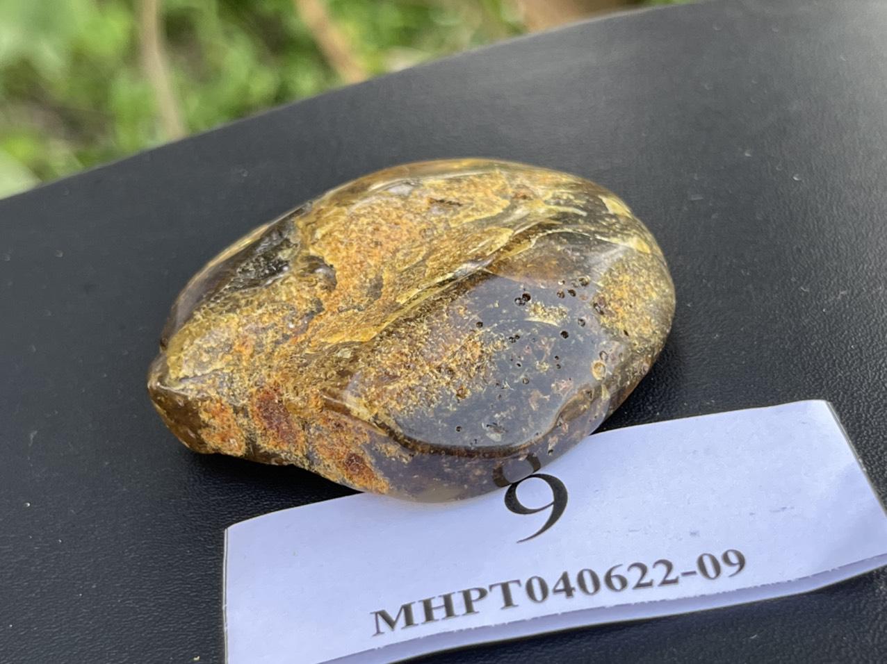 Mặt hổ phách thô MHPT040622-09