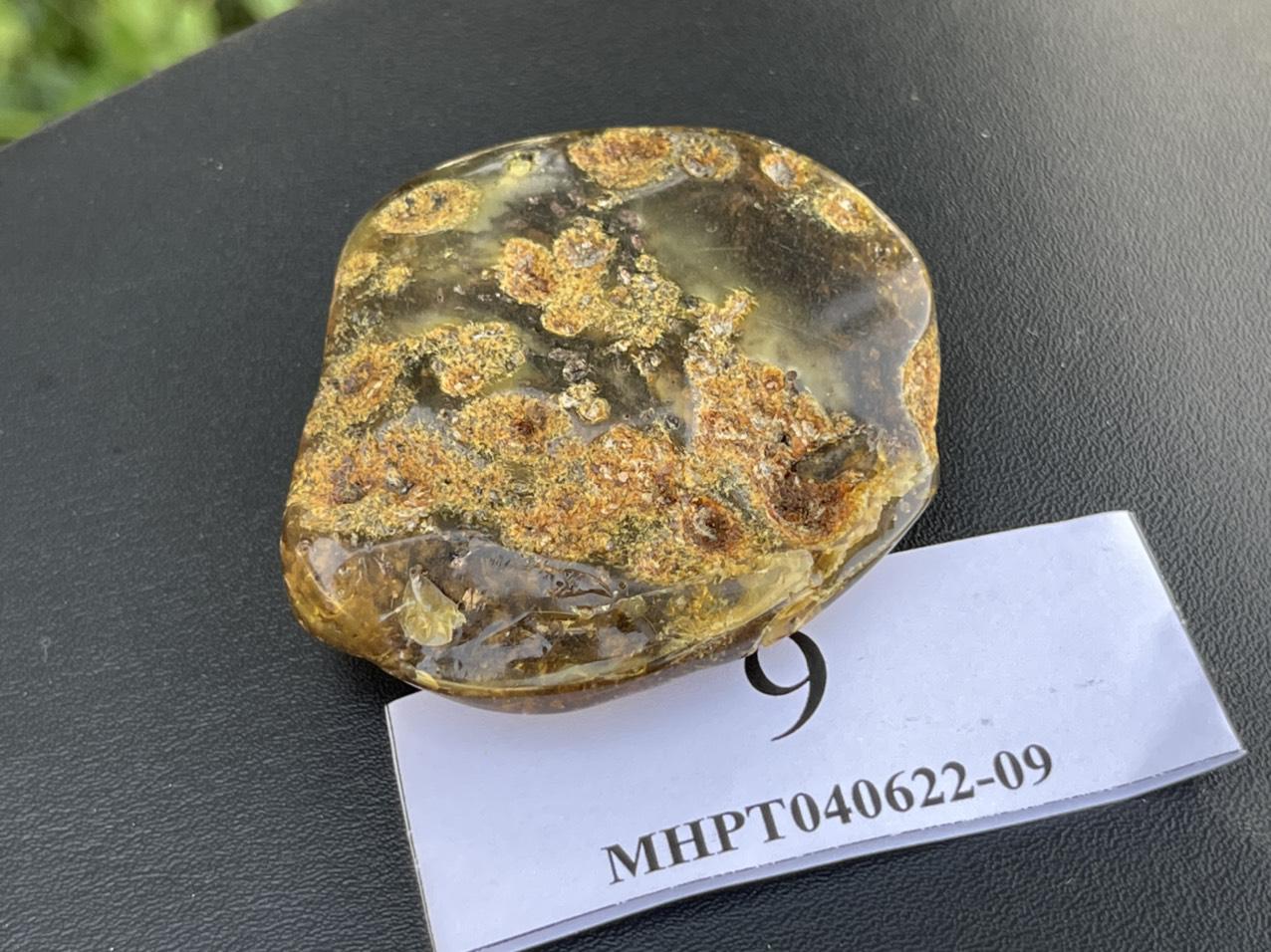 Mặt hổ phách thô MHPT040622-09