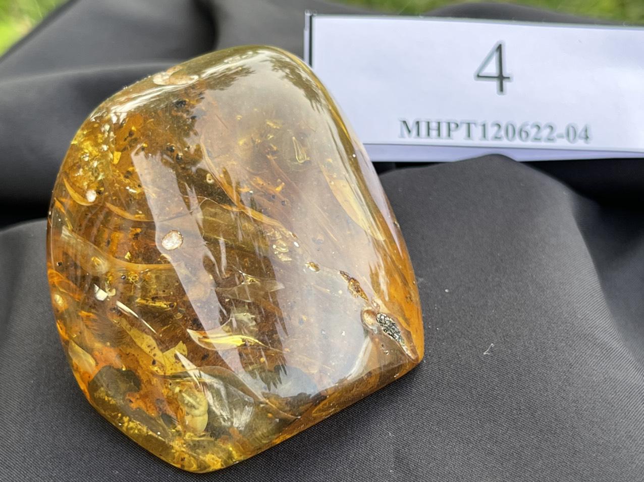 Mặt hổ phách thô MHPT120622-04