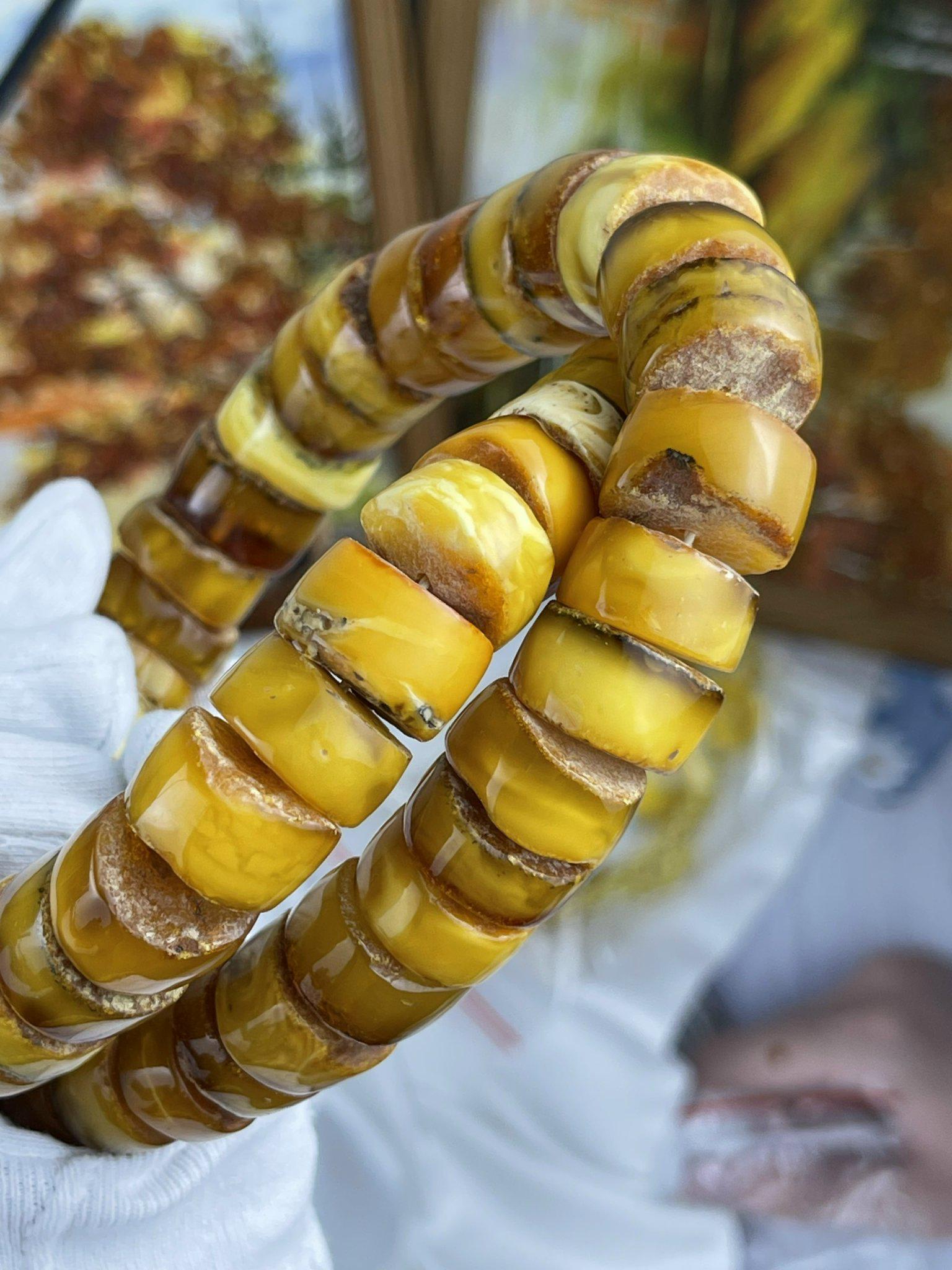 Vòng hổ phách cổ VCHP030422-20