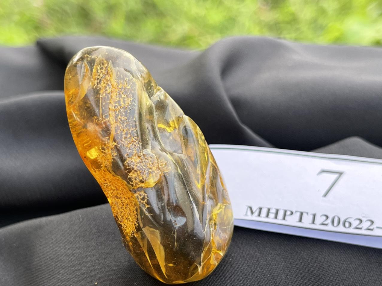 Đá hổ phách thô MHP120622-07