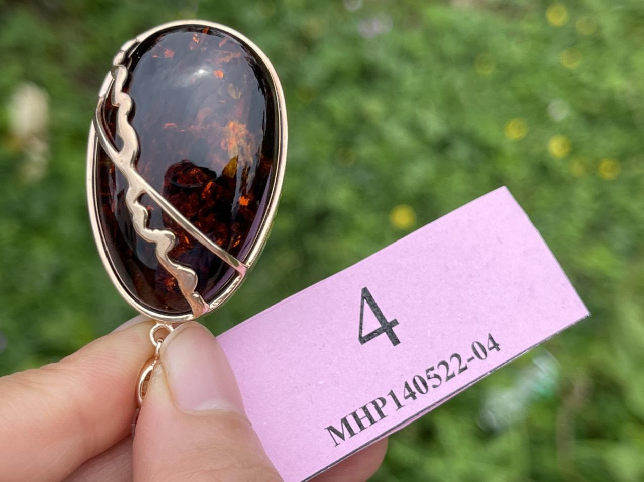 Mặt dây chuyền hổ phách MHP140522-04