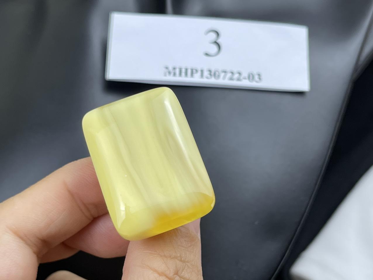 Đá hổ phách Nga MHP130722-03