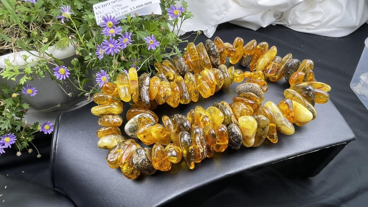 Vòng hổ phách thô siêu to khổng lồ VCHP170722-14