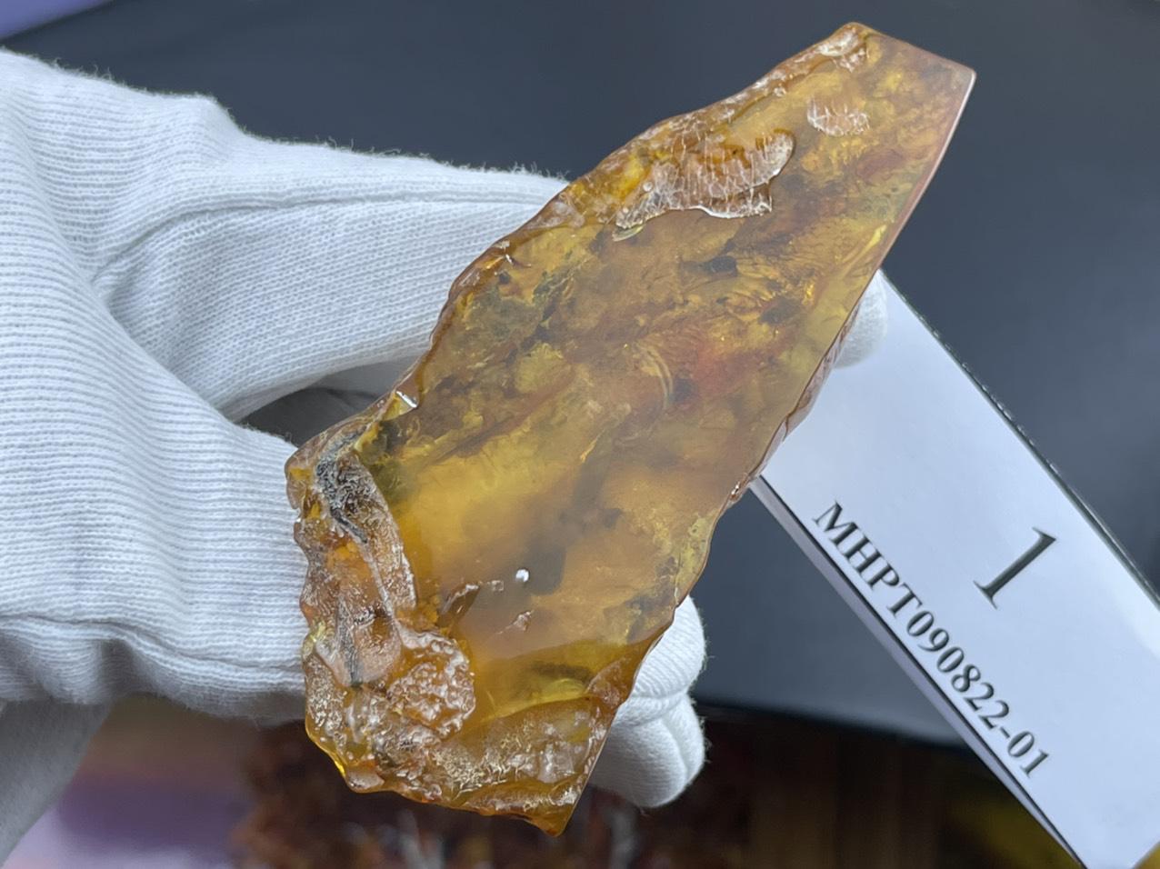 Mặt hổ phách thô MHPT090822-01
