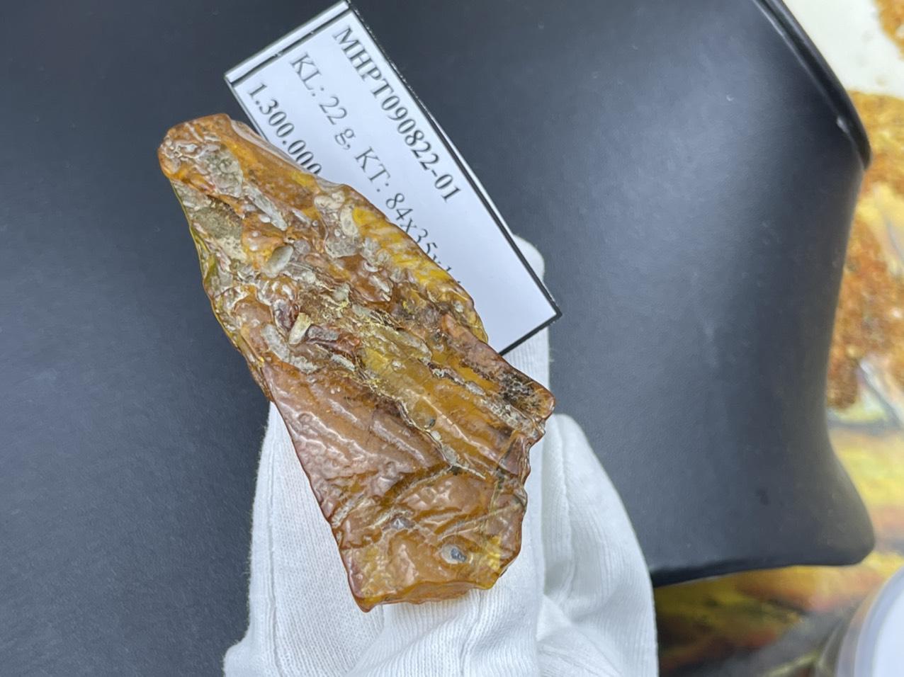 Mặt hổ phách thô MHPT090822-01