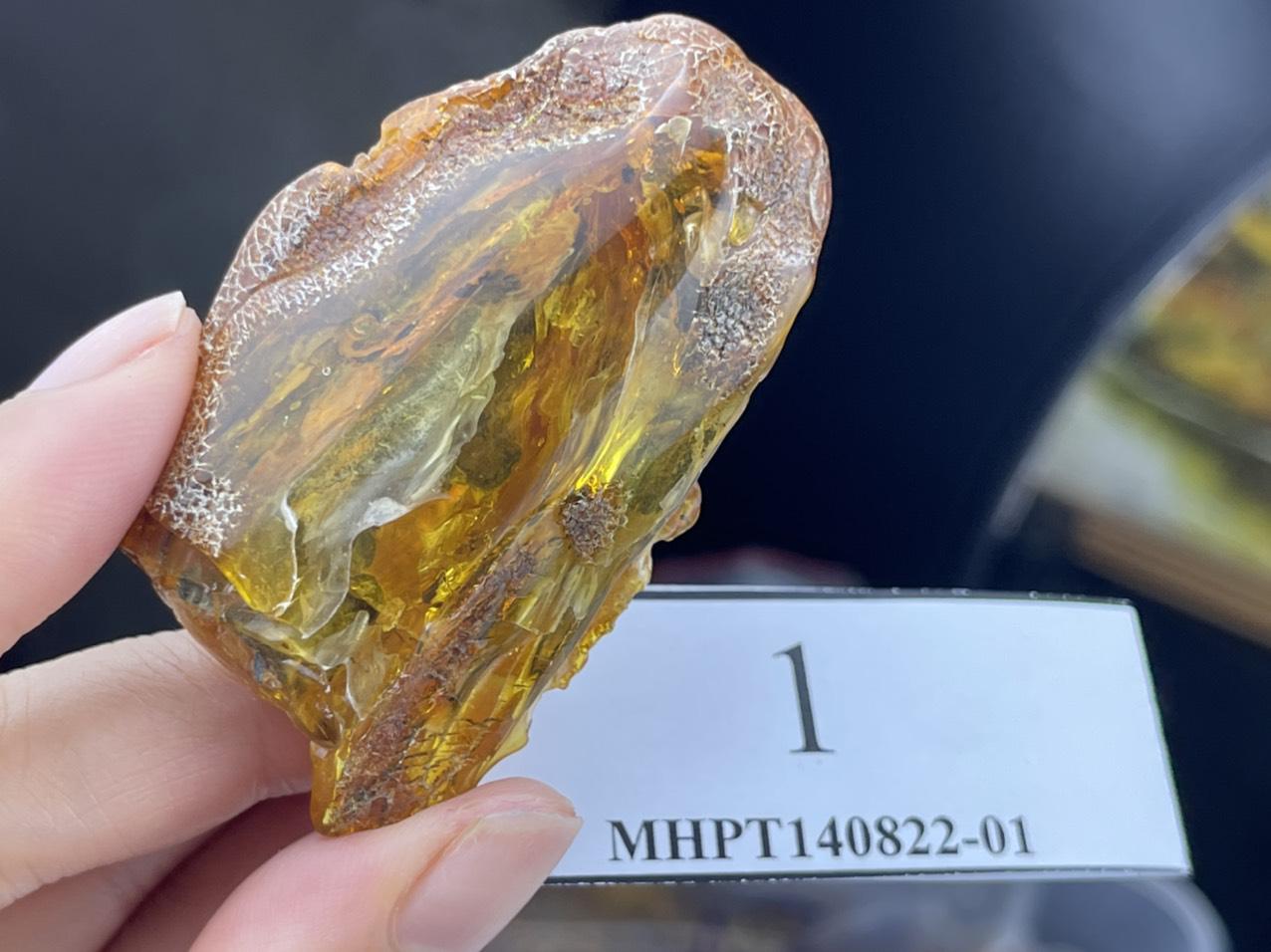Đá hổ phách thô vân đẹp MHPT140822-01
