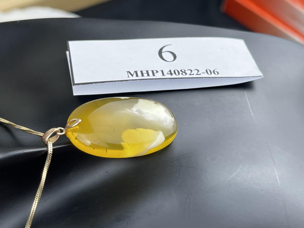 Mặt dây chuyền hổ phách vân trắng cực đẹp MHP140822-06