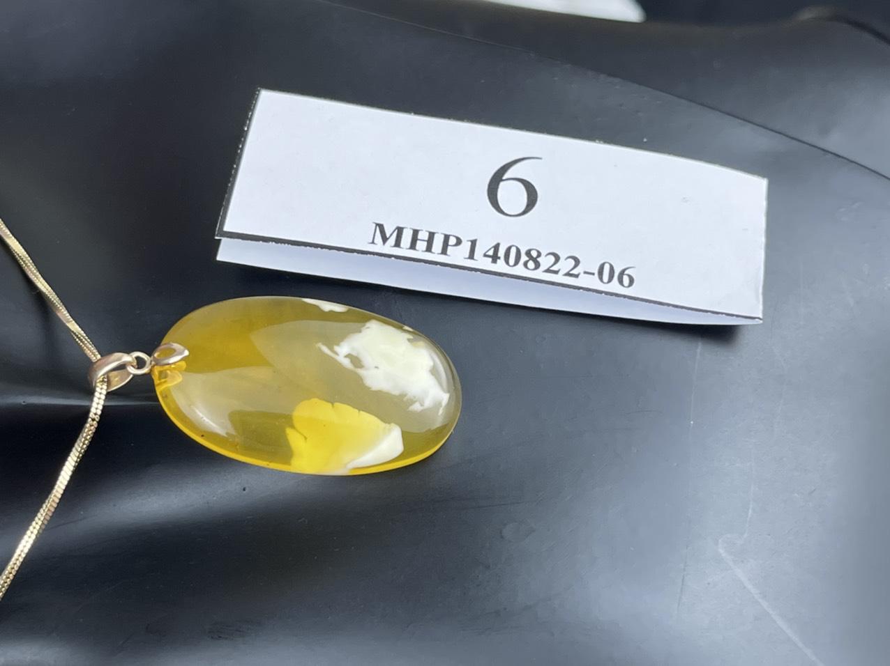 Mặt dây chuyền hổ phách vân trắng cực đẹp MHP140822-06