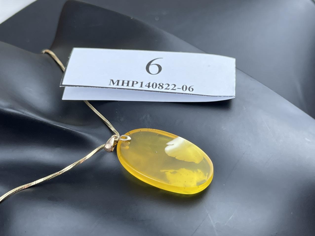 Mặt dây chuyền hổ phách vân trắng cực đẹp MHP140822-06