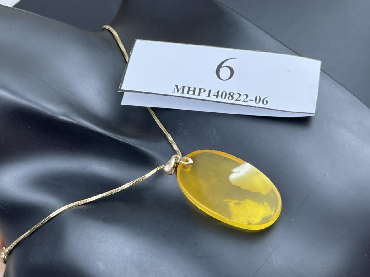 Mặt dây chuyền hổ phách vân trắng cực đẹp MHP140822-06
