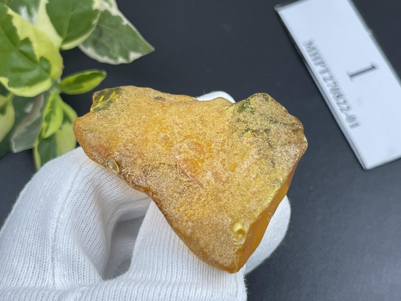 Mặt hổ phách thô MHPT270822-01