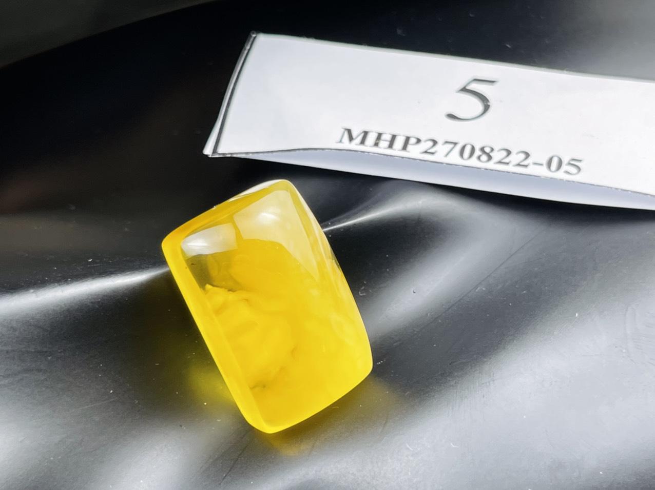 Mặt dây chuyền hổ phách MHP270822-05