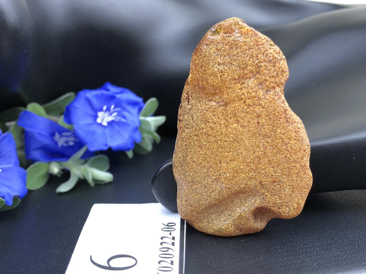 Mặt hổ phách thô MHPT020922-06