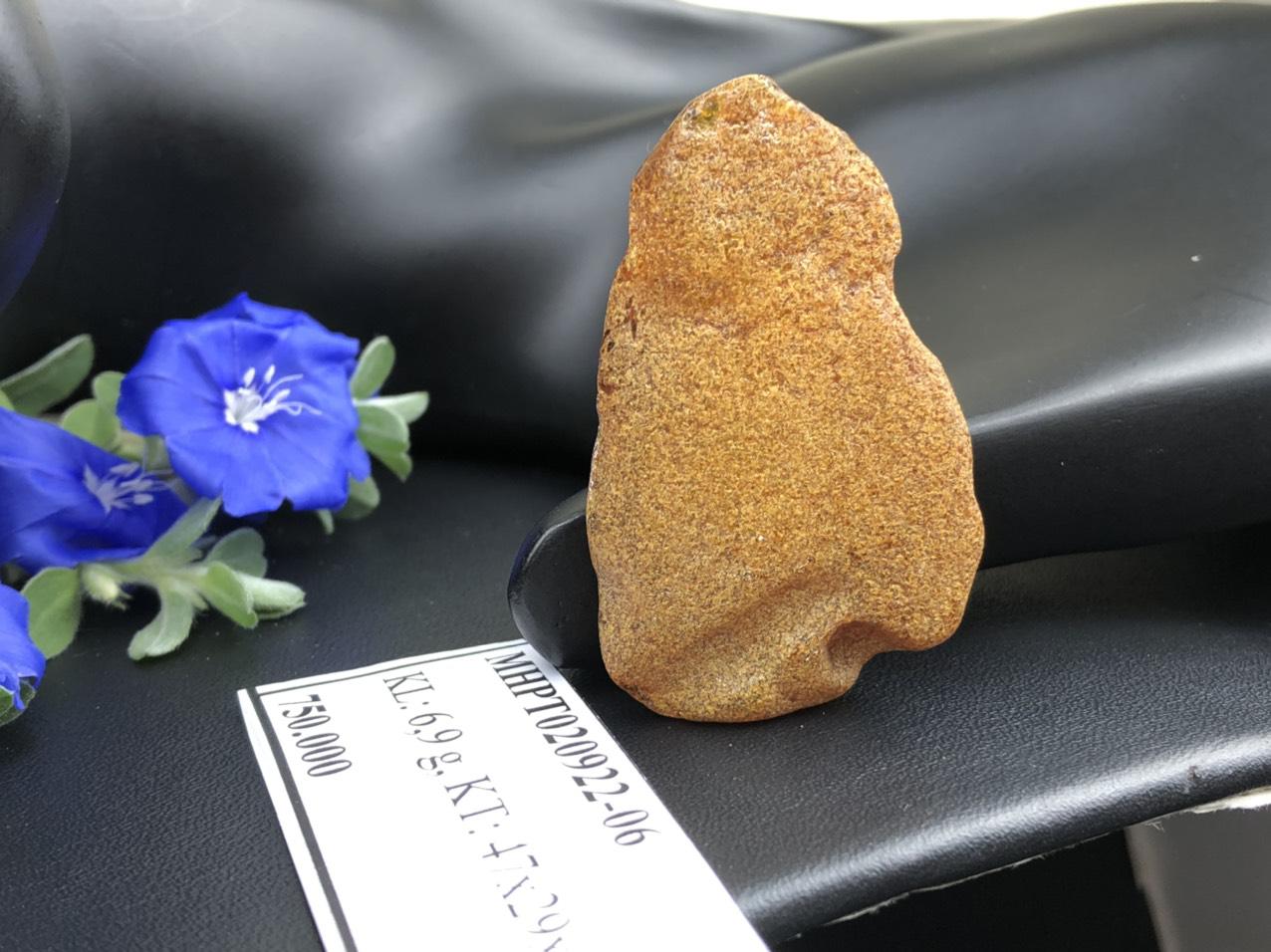 Mặt hổ phách thô MHPT020922-06