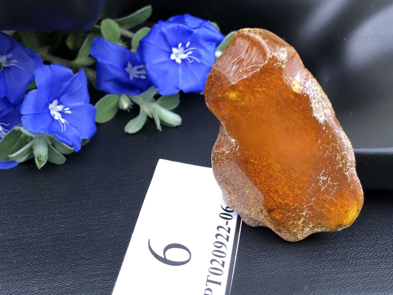 Mặt hổ phách thô MHPT020922-06
