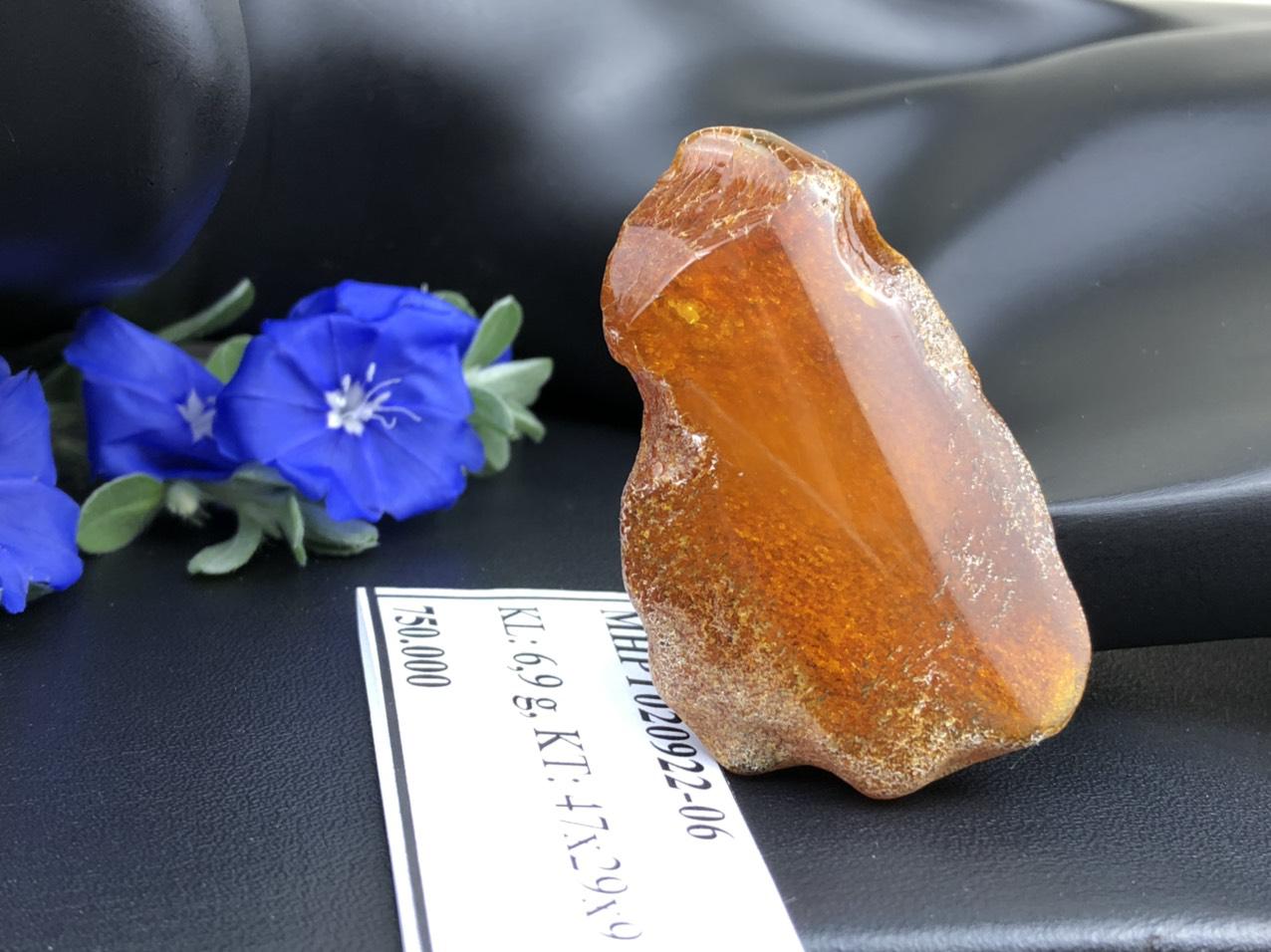 Mặt hổ phách thô MHPT020922-06