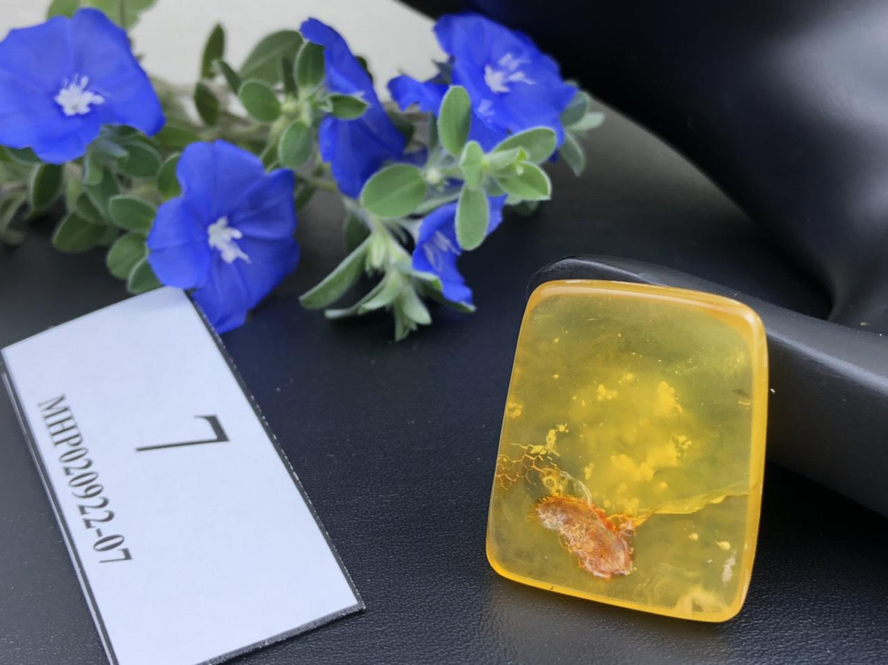 Mặt dây chuyền hổ phách MHP020922-07