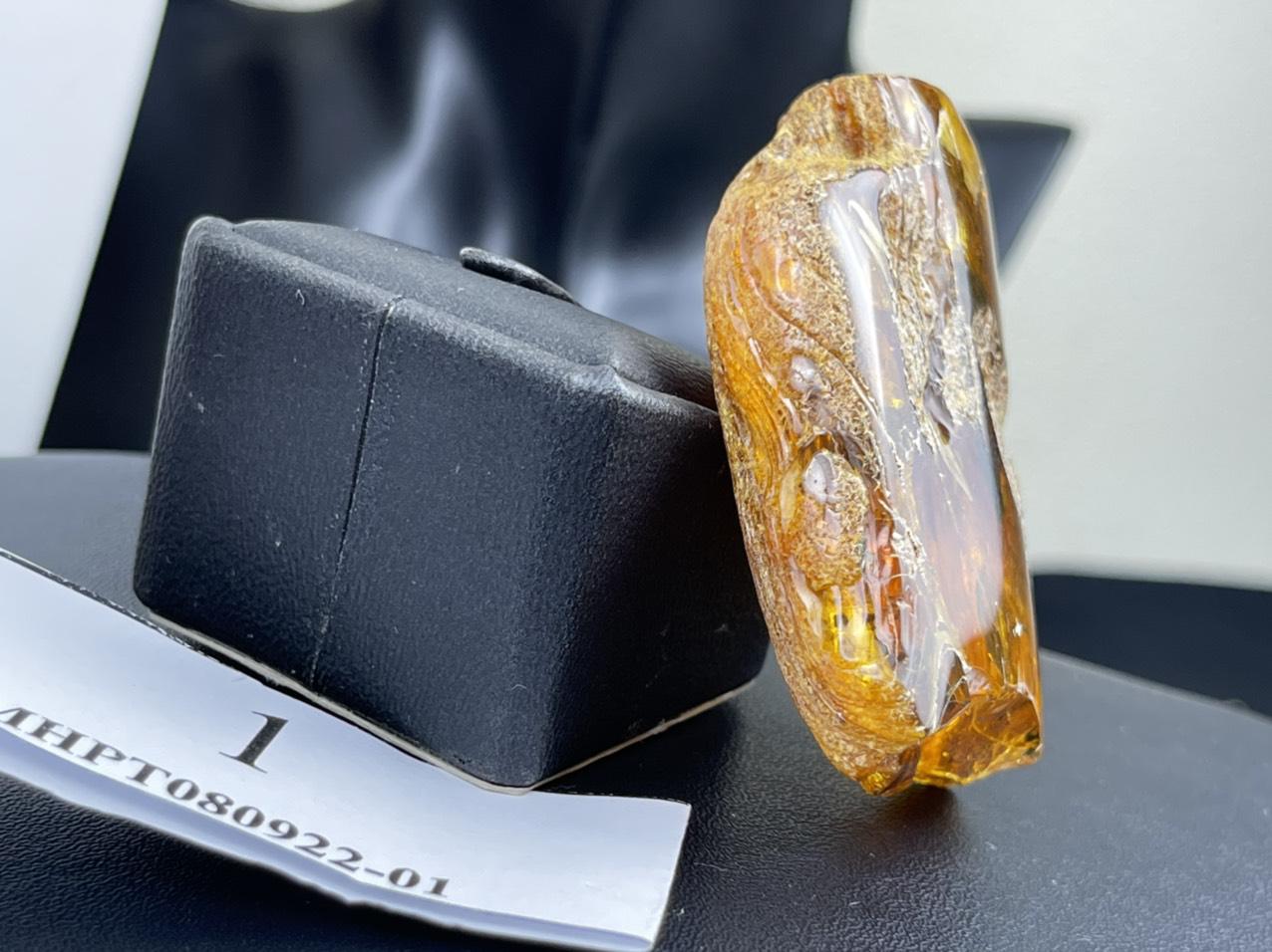 Mặt hổ phách thô MHPT080922-01