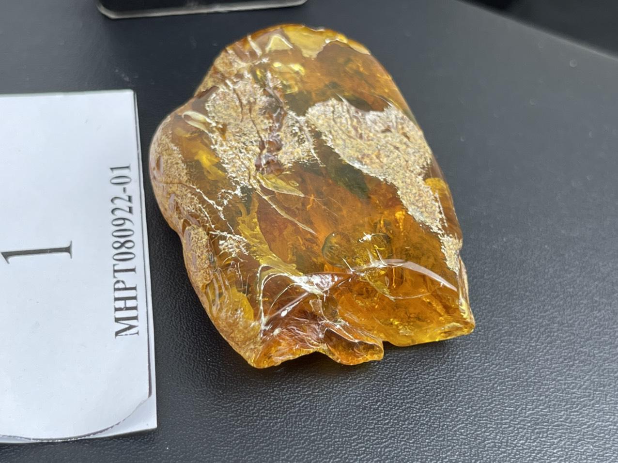 Mặt hổ phách thô MHPT080922-01