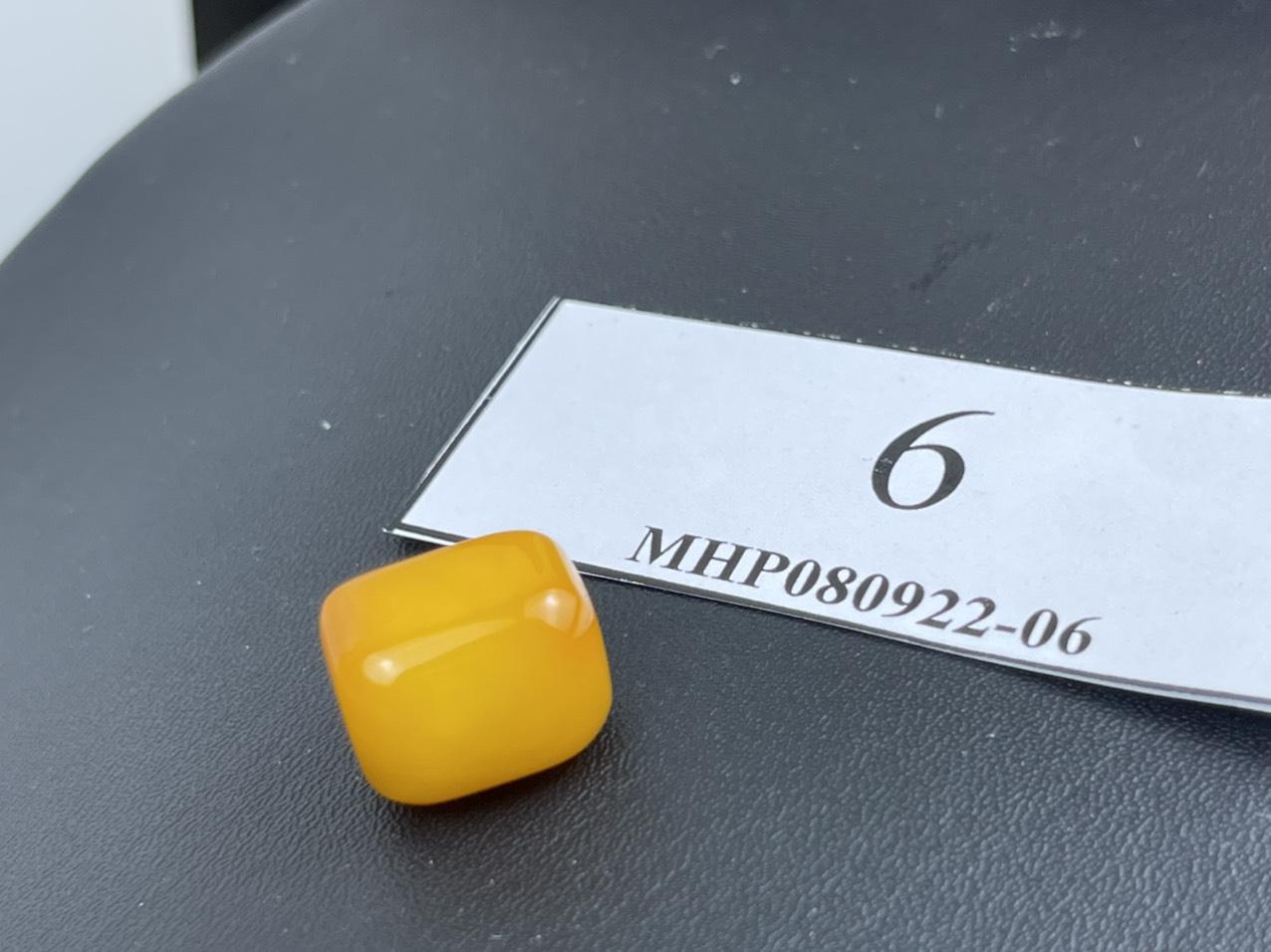 Mặt dây chuyền hổ phách Nga baltic mật lạp MHP080922-06