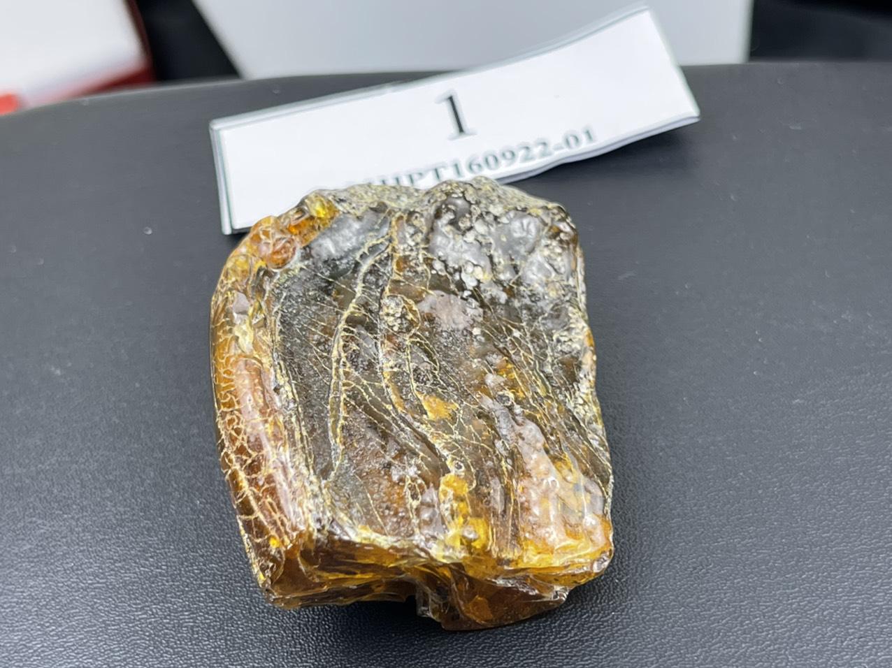 Mặt hổ phách thô MHPT160922-01