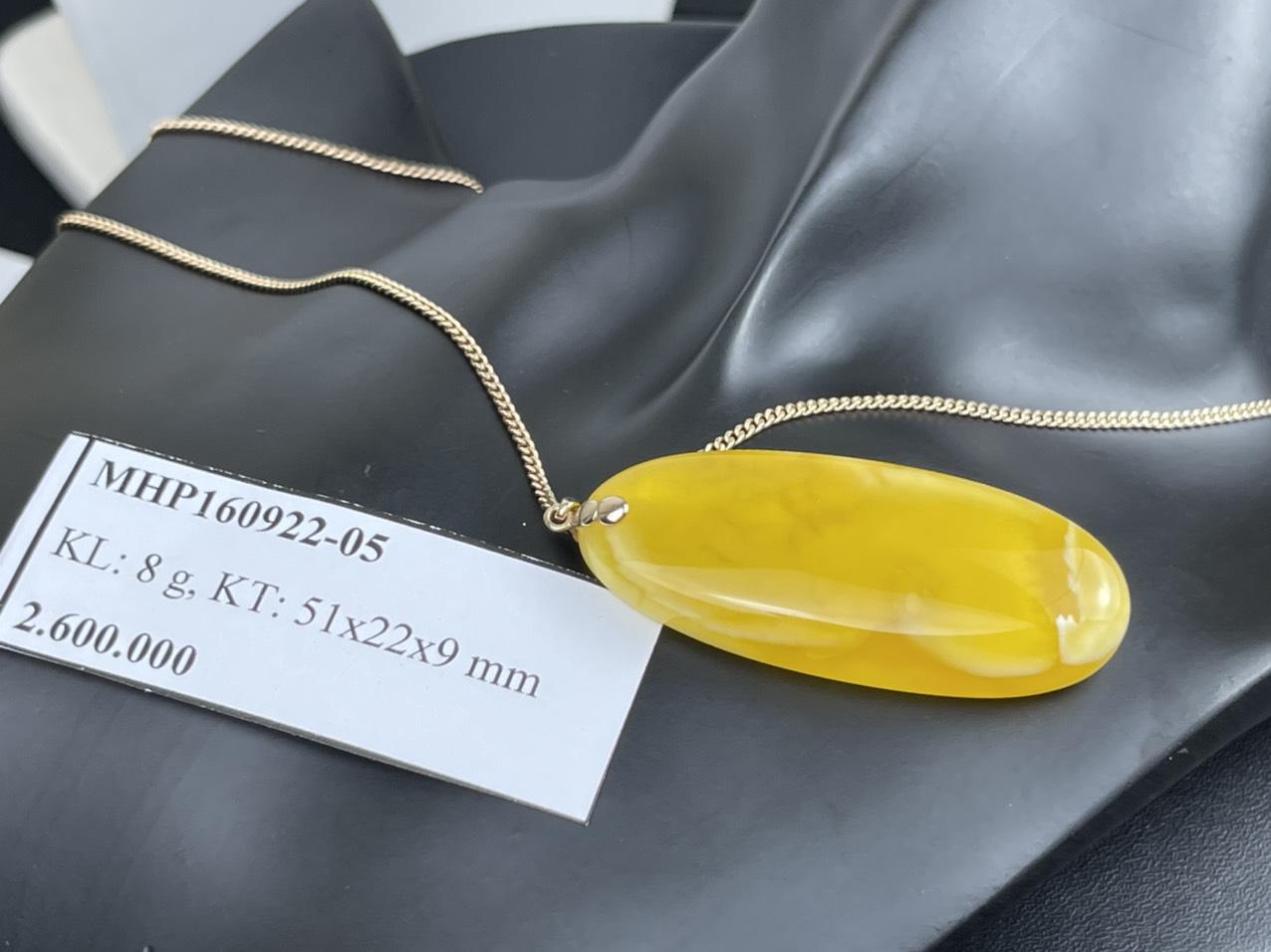 Mặt hổ phách lên nước cho dây chuyền cực đẹp và đỉnh MHP160922-05
