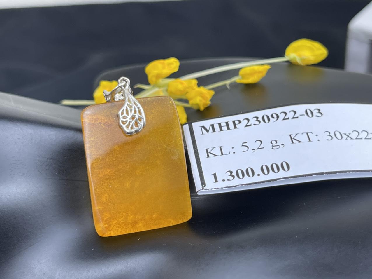 Mặt dây chuyền hổ phách hình chữ nhật màu vàng cam MHP230922-03