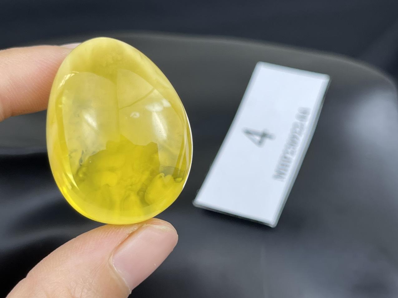 Đá hổ phách Nga nguyên khối hình giọt nước MHP230922-04