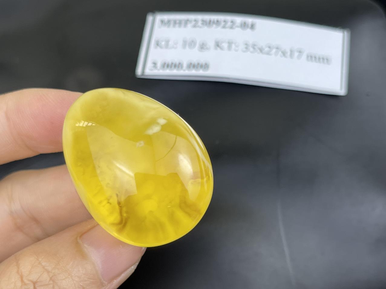 Đá hổ phách Nga nguyên khối hình giọt nước MHP230922-04