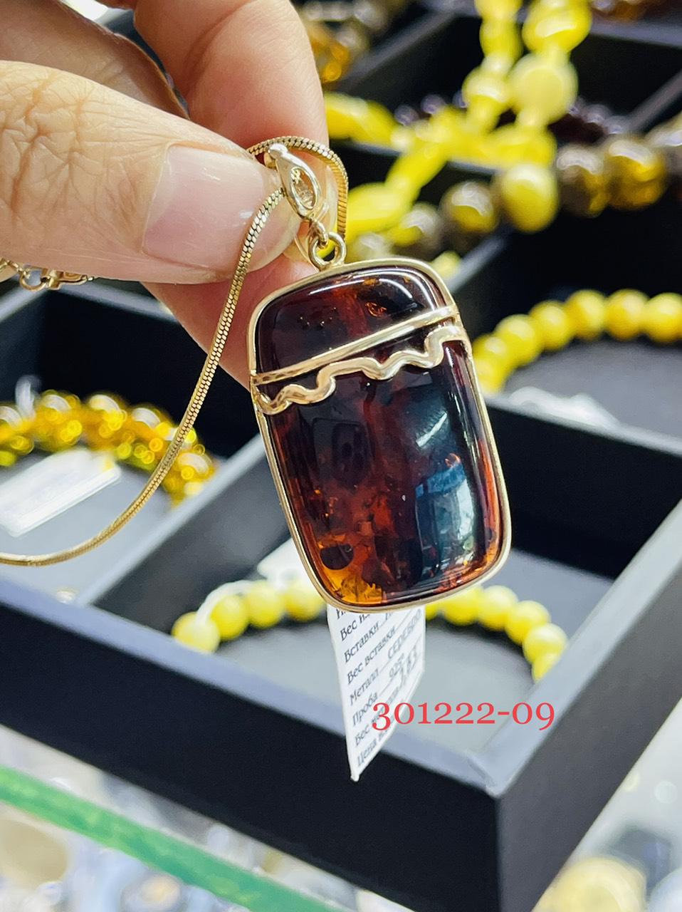 Huyết phách bọc bạc 925 mạ vàng có triện 925 trên thân móc MHP301222-09