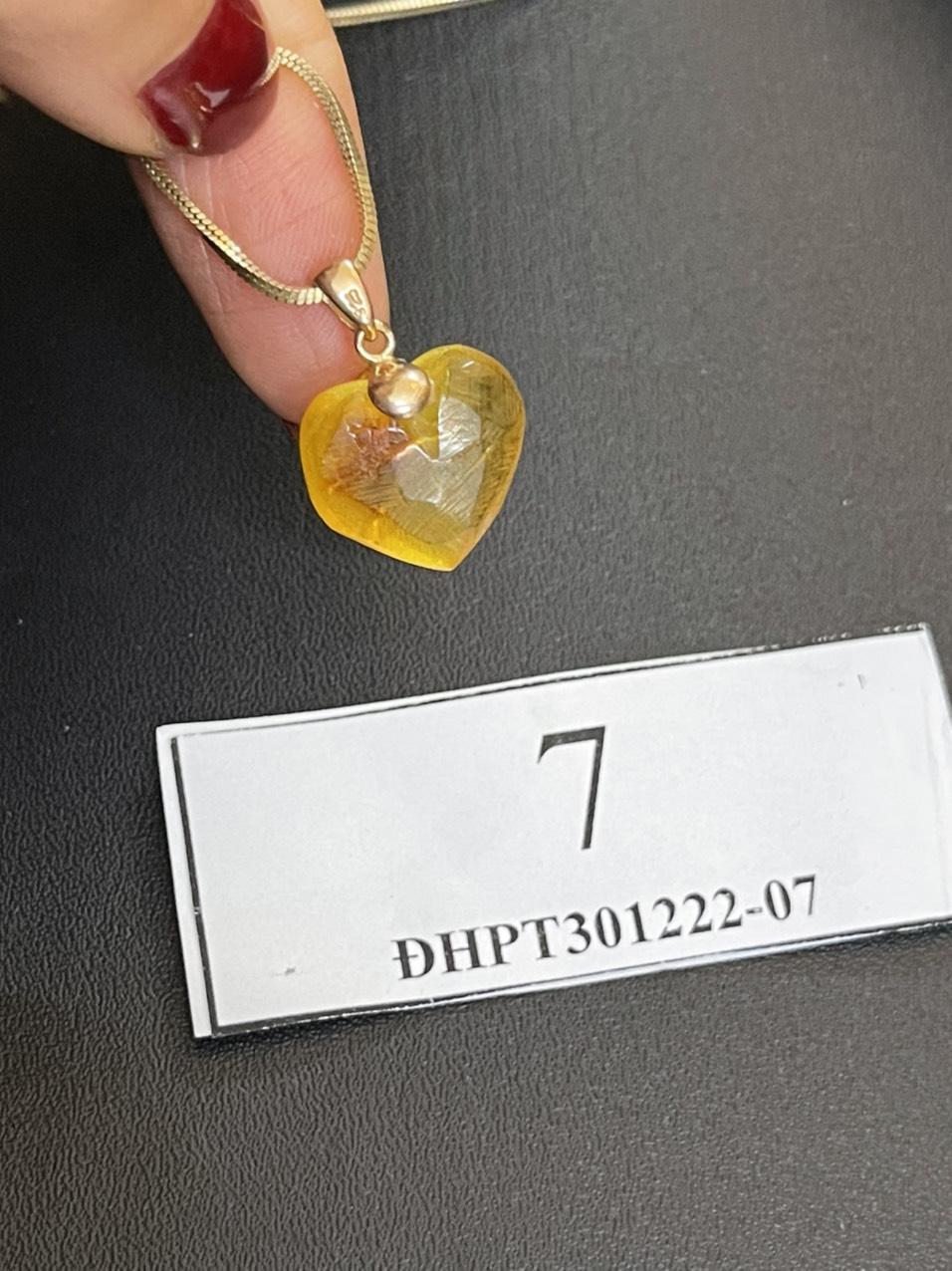 Mặt dây chuyền hổ phách hình trái tim độc, lạ ĐHPT301222-07