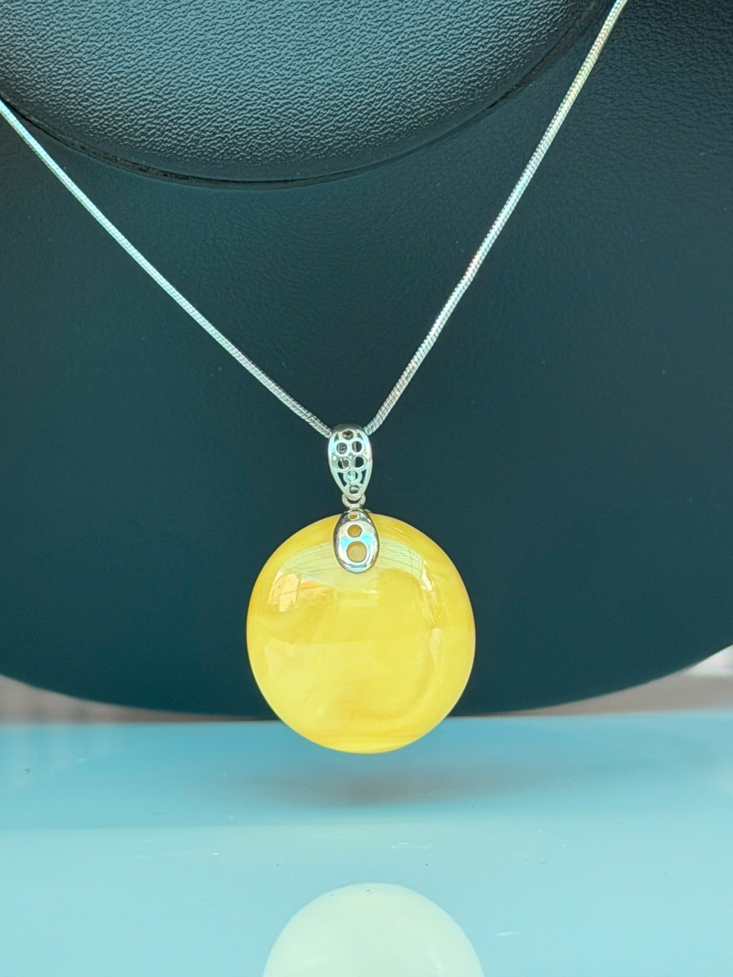 Mặt dây chuyền hổ phách MHP230110-08