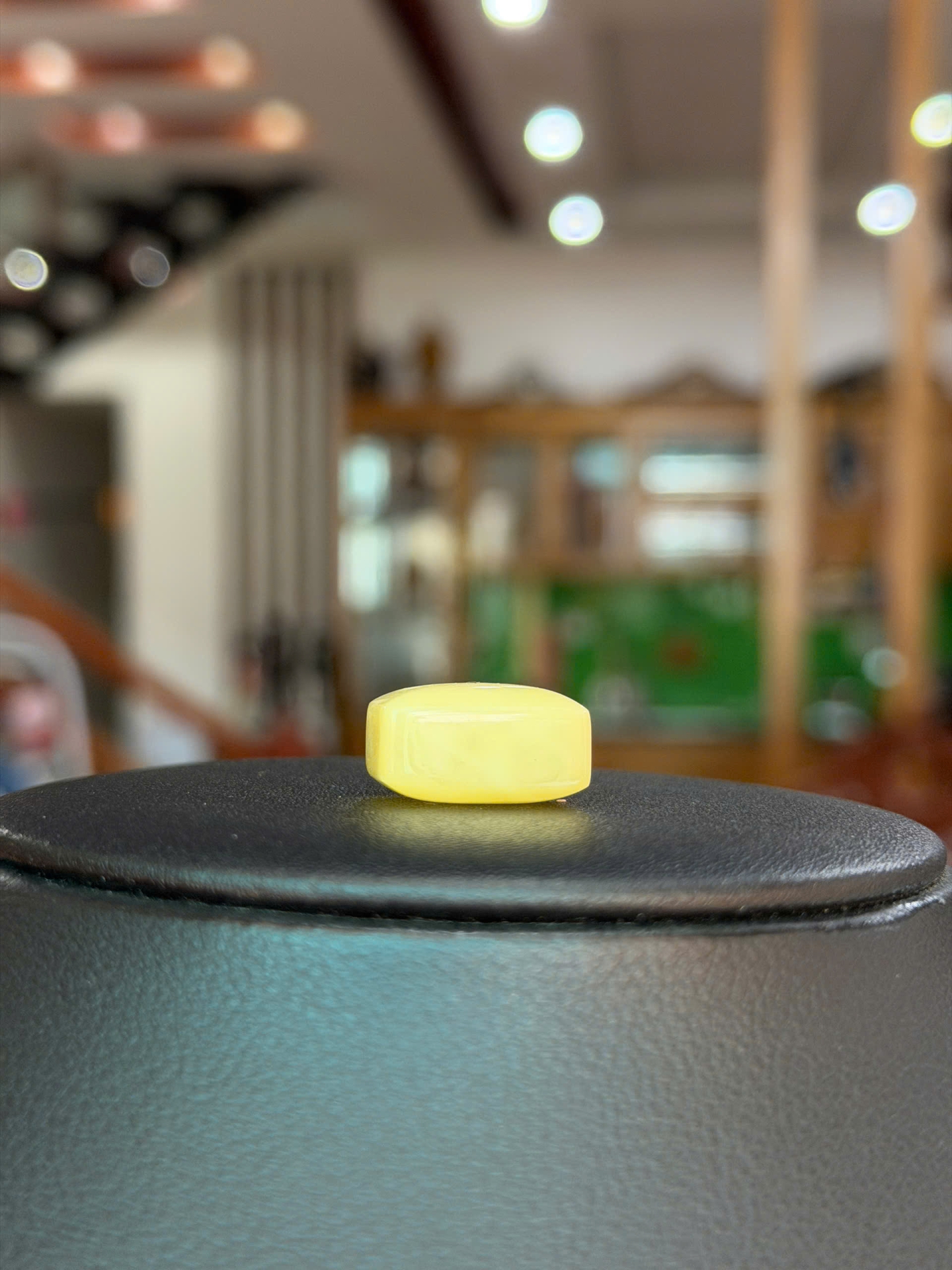 Đá Hổ Phách trắng ngà chưa gia công, chế tác MHP230311-01